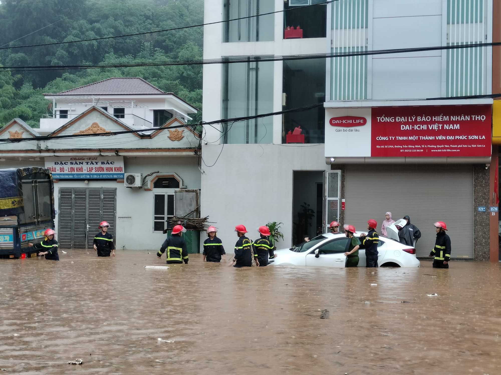 Chuyên gia khí tượng cảnh báo Lai Châu, Điện Biên, Sơn La, Hòa Bình trong 6 giờ tới phải cảnh giác điều này - Ảnh 1.