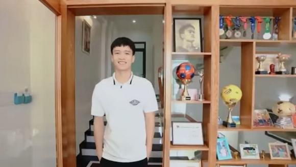 Midfielder Hoang Duc shows off a villa worth tens of billions of dong in his hometown - Photo 7.