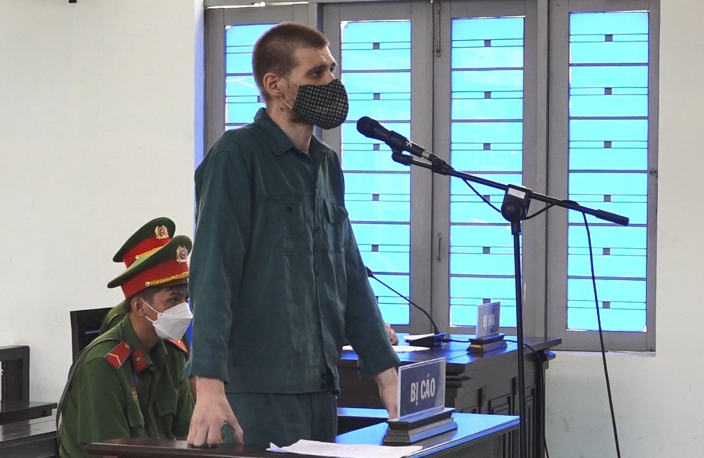 Bình Thuận: Một người Nga bị tòa tuyên 7 năm tù về tội &quot;Cướp tài sản&quot; - Ảnh 1.