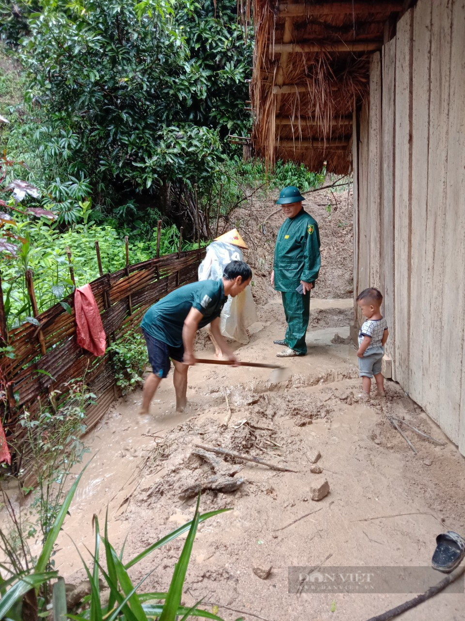 Thanh Hoá: Huyện Mường Lát sơ tán người dân vì mưa lớn gây sạt lở đất ở nhiều nơi - Ảnh 3.