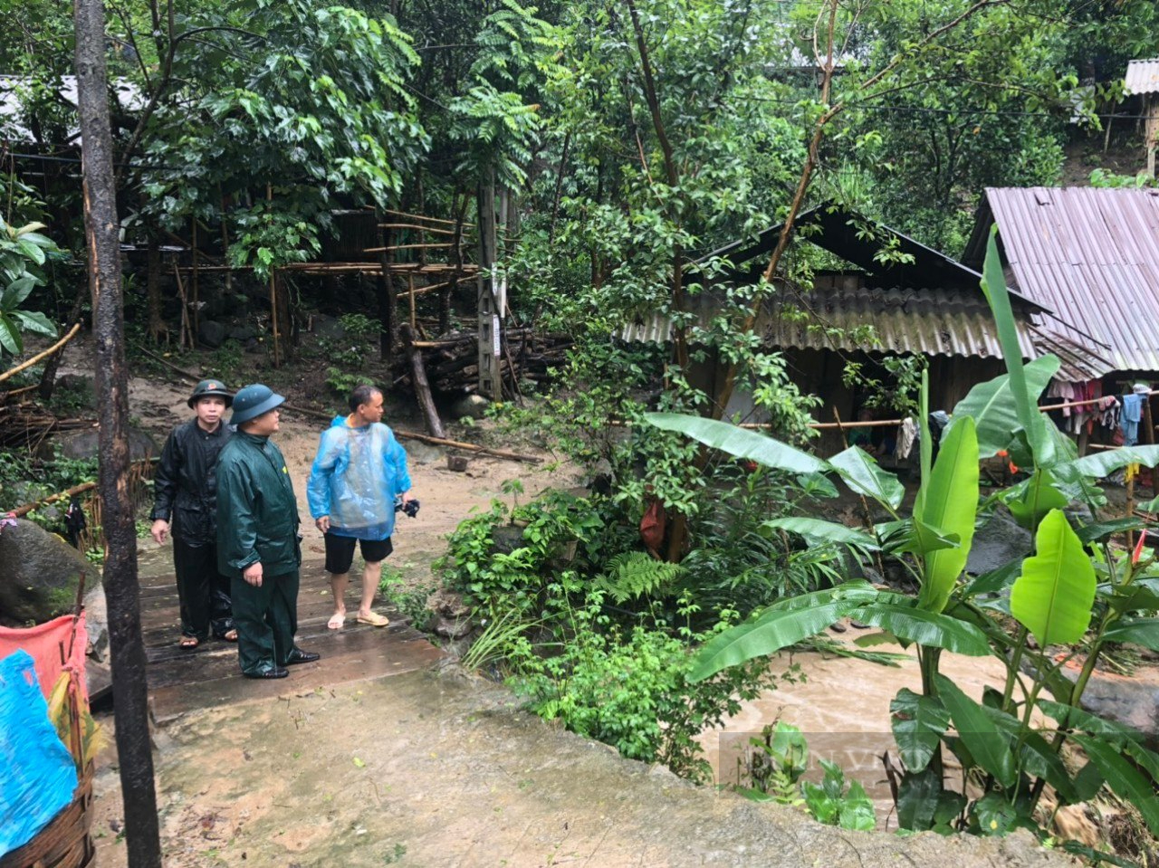 Thanh Hoá: Huyện Mường Lát sơ tán người dân vì mưa lớn gây sạt lở đất ở nhiều nơi - Ảnh 4.