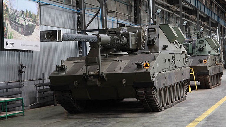 Ba Lan sắp cung cấp thỏa thuận vũ khí kỷ lục cho Ukraine - Ảnh 1.