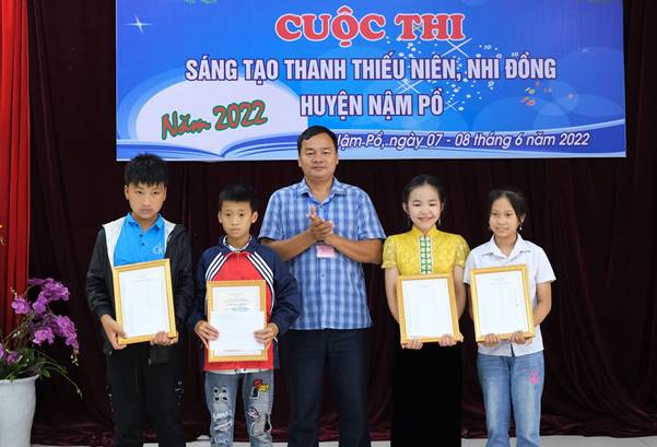25 sản phẩm đạt giải Cuộc thi Sáng tạo Thanh thiếu niên, Nhi đồng huyện nậm Pồ  - Ảnh 1.