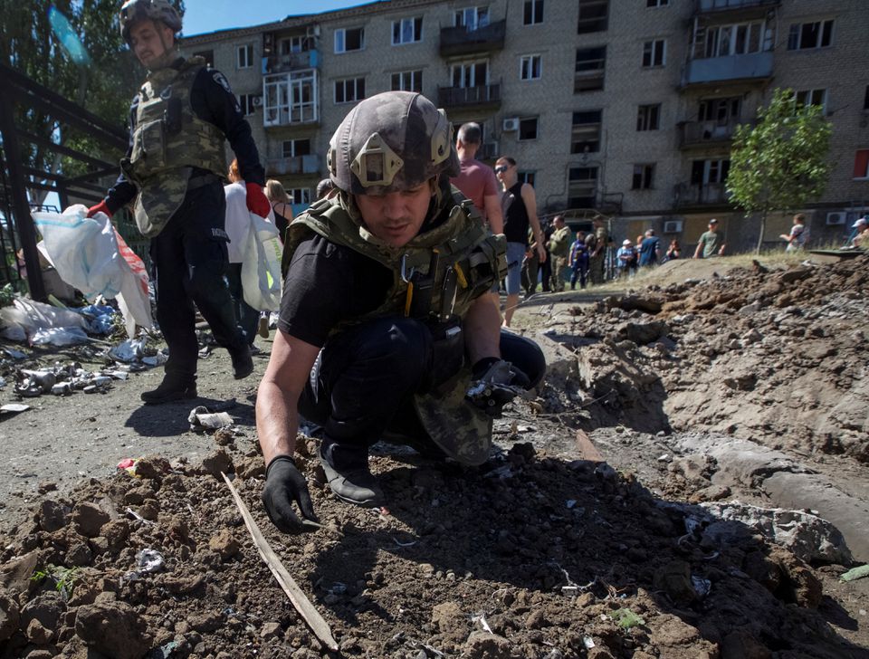 The war in eastern Ukraine was fierce, President Zelensky vowed to retake the territory - Photo 2.