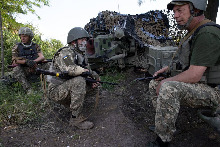 Ukraine gặp bài toán khó khi phương Tây ồ ạt viện trợ vũ khí - Ảnh 1.