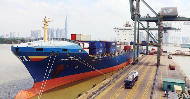 The Government asked Ho Chi Minh City to consider adjusting the collection of seaport fees in July 2022