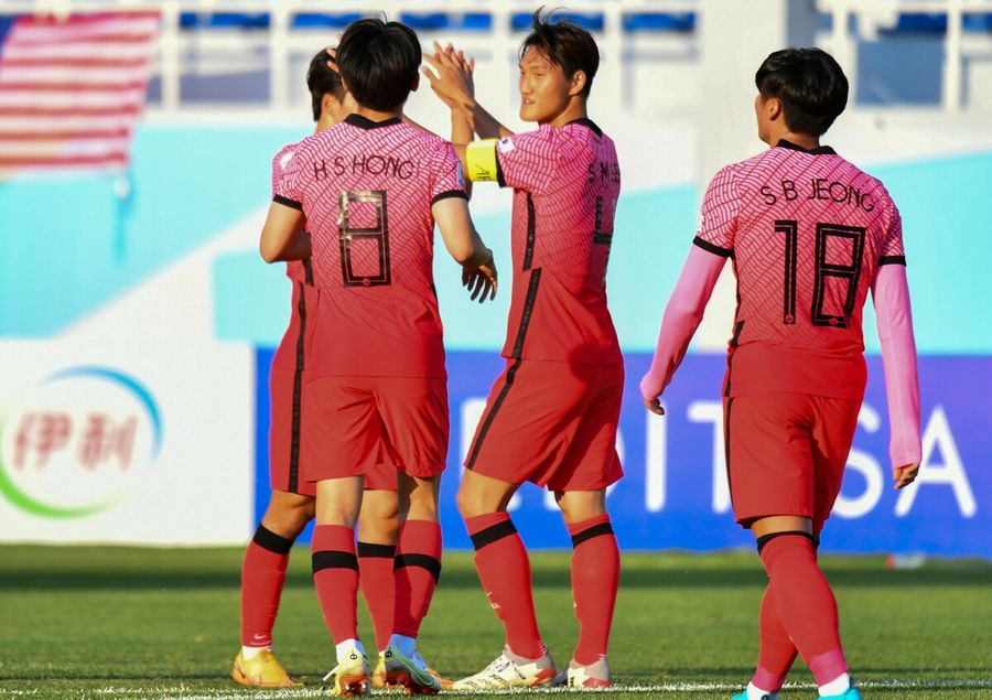 Hạ U23 Thái Lan, U23 Hàn Quốc “dắt tay” U23 Việt Nam vào tứ kết - Ảnh 1.