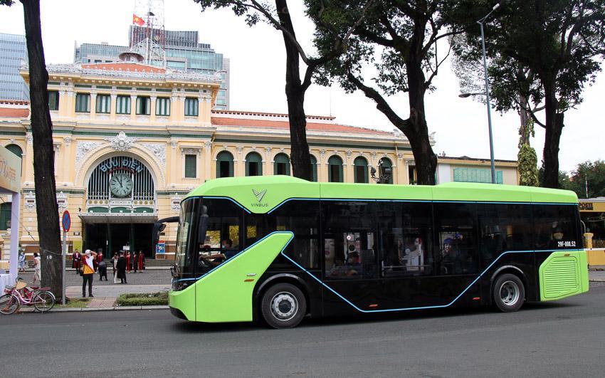 Phát triển giao thông xanh, TP.HCM dùng xe buýt điện cho BRT số 1 