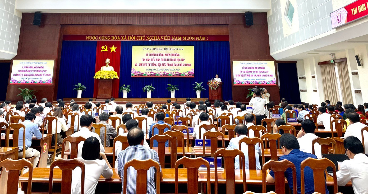 AGRIBANK TỈNH QUẢNG NAM DẪN ĐẦU KHỐI THI ĐUA CÁC NHTM NĂM 2021 - Ảnh 4. AGRIBANK TỈNH QUẢNG NAM DẪN ĐẦU KHỐI THI ĐUA CÁC NHTM NĂM 2021 - Ảnh 4.