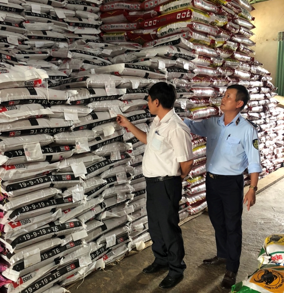 Lâm Đồng: Xử phạt một hộ kinh doanh phân bón chất lượng không phù hợp gần 100 triệu đồng - Ảnh 1.
