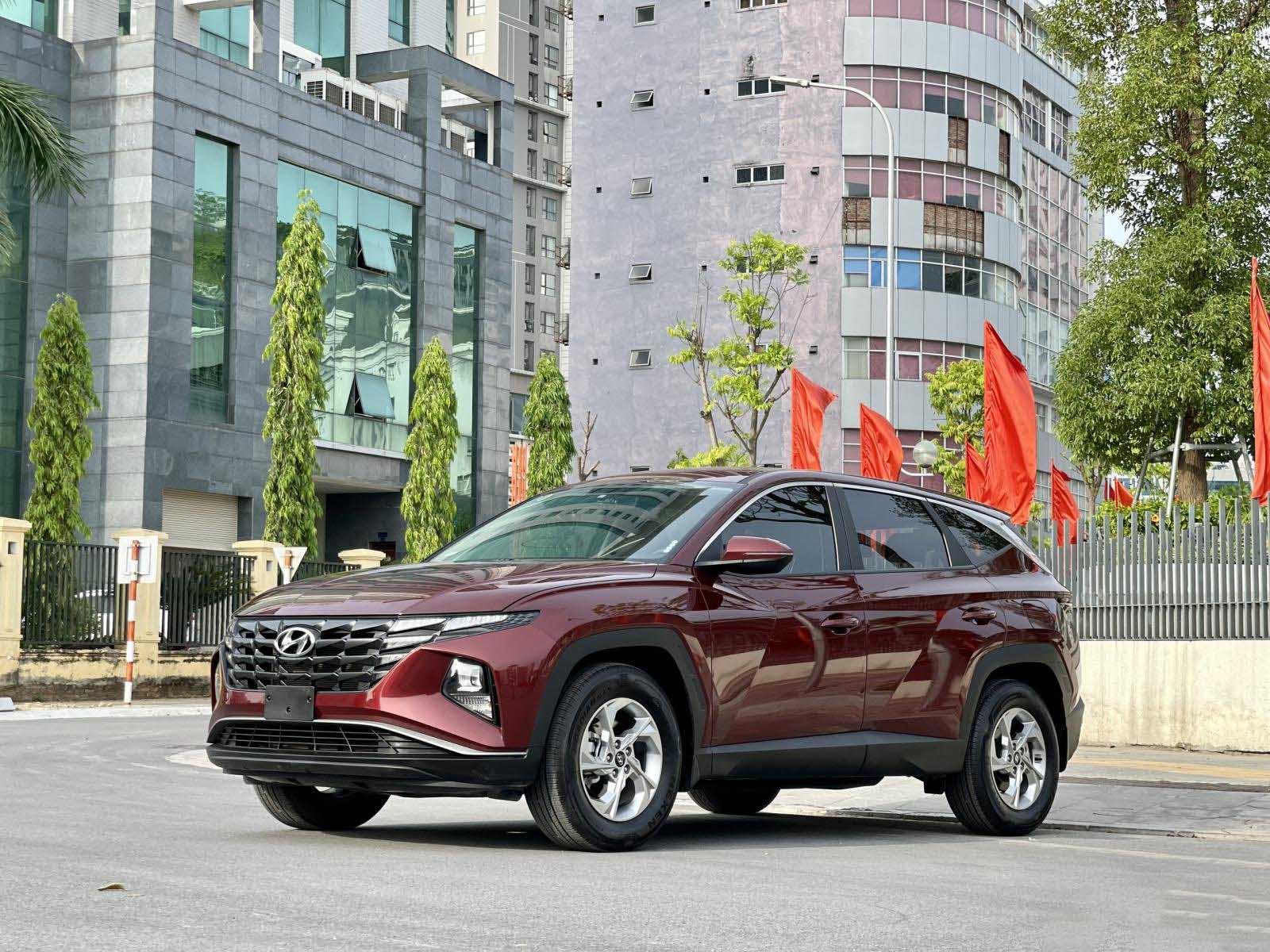 Running 11,000km, car owners sell Hyundai Tucson Standard 2022 more expensive than a new car by 100 million, surprising many people - Photo 1.