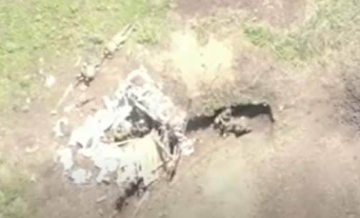 Ukraine dùng máy bay không người lái thả chính xác lựu đạn vào chiến hào, tấn công lính Nga - Ảnh 2.