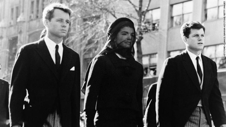 Lời nguyền của dòng họ Kennedy: Ám ảnh bi kịch đeo bám suốt 7 thập kỷ - Ảnh 2.