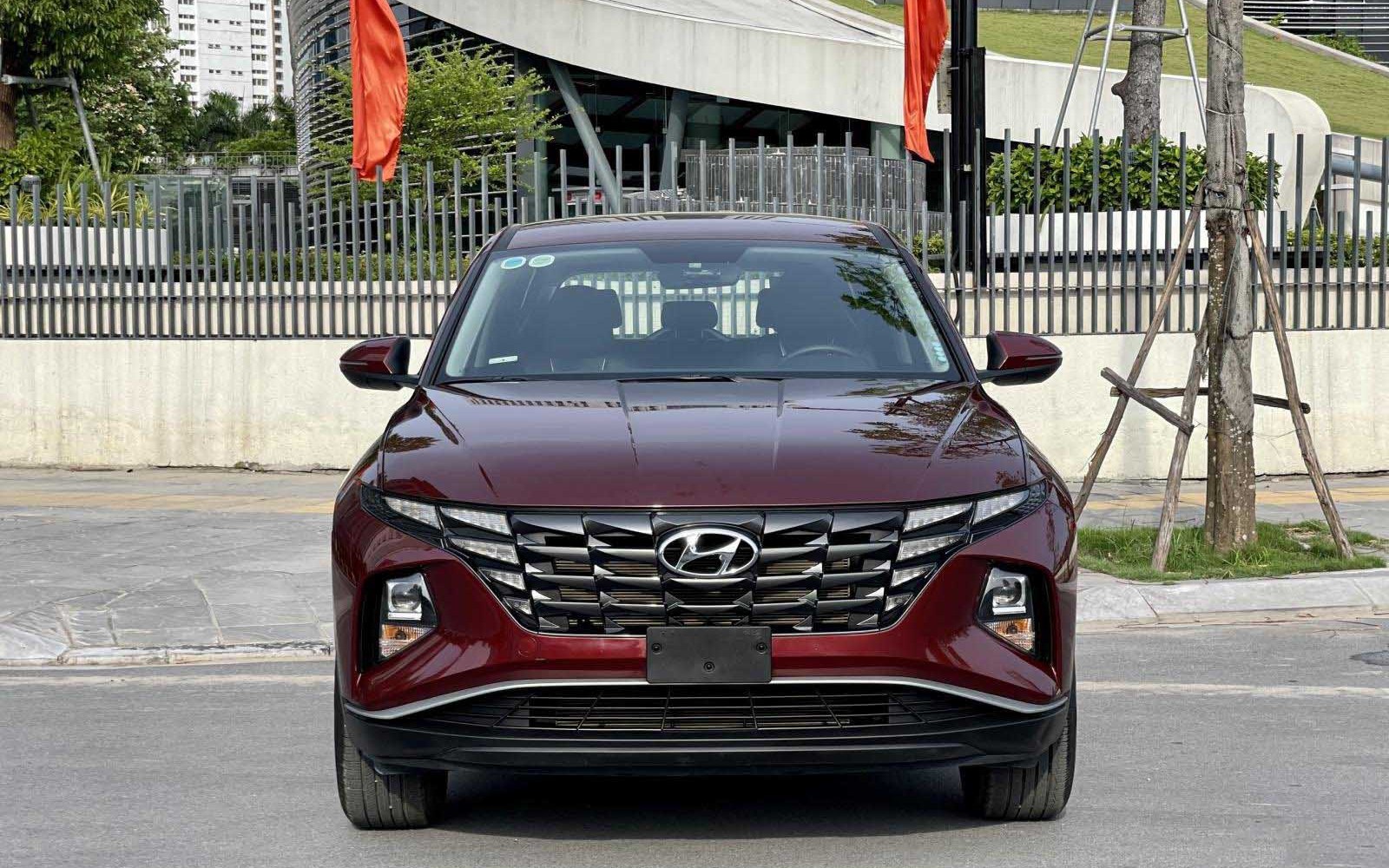 Running 11,000km, car owners sell Hyundai Tucson Standard 2022 more expensive than a new car by 100 million