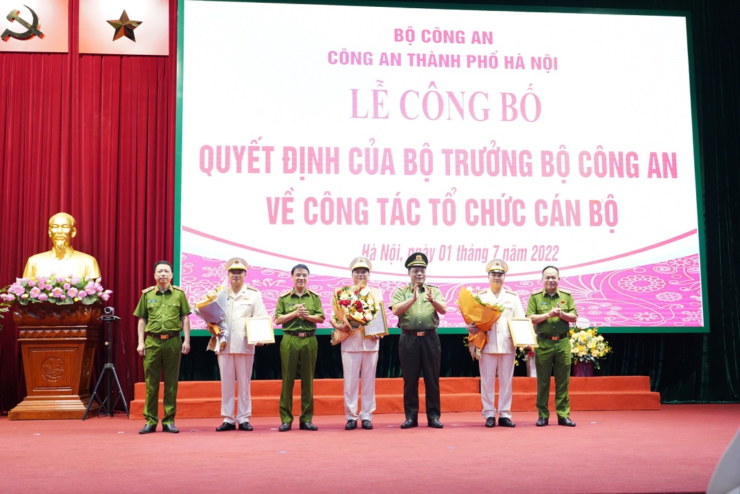 Bộ trưởng Công an bổ nhiệm 3 Phó Giám đốc Công an TP Hà Nội - Ảnh 1.