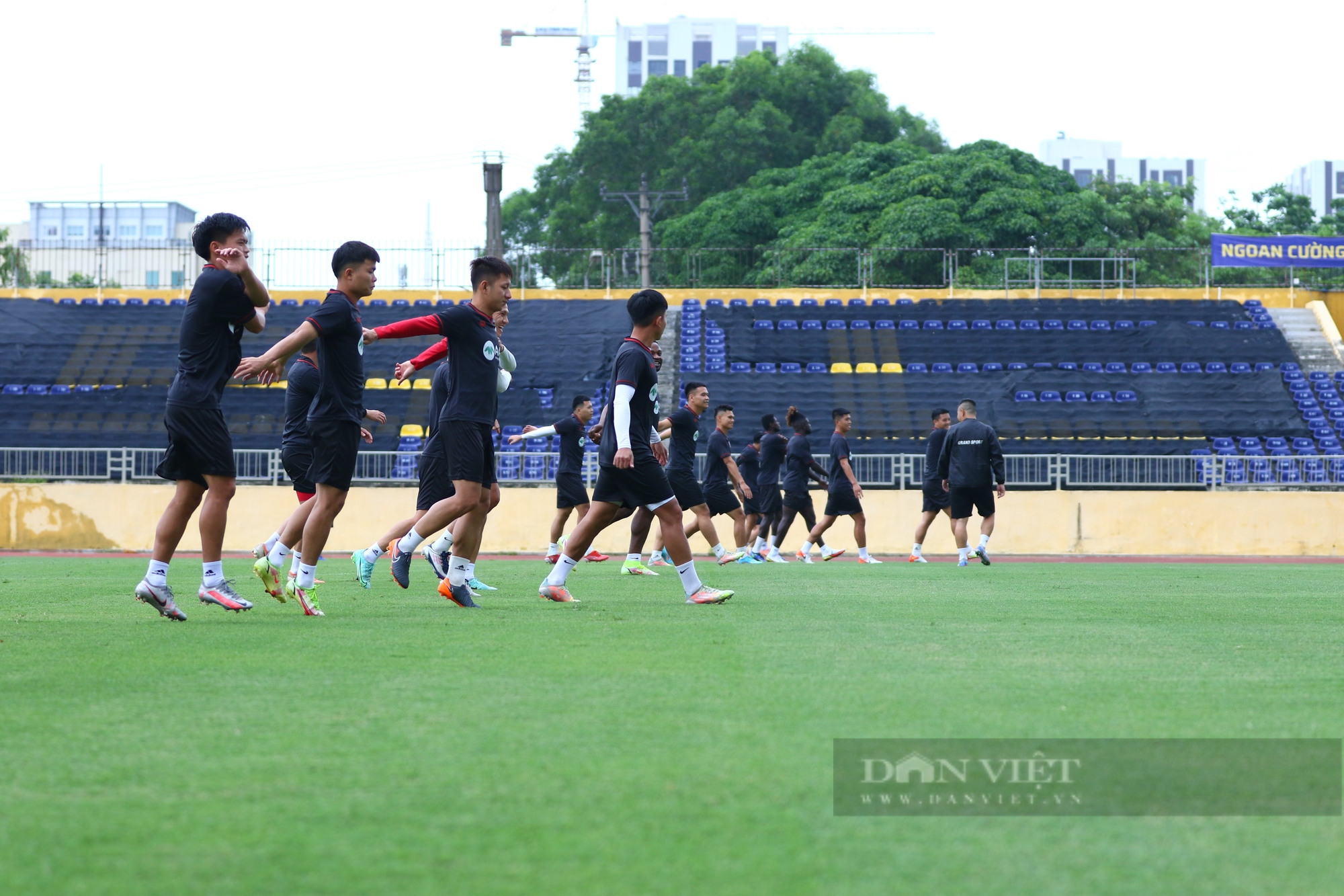 Quế Ngọc Hải, Phan Văn Đức tập luyện trước thềm V.League  - Ảnh 1.