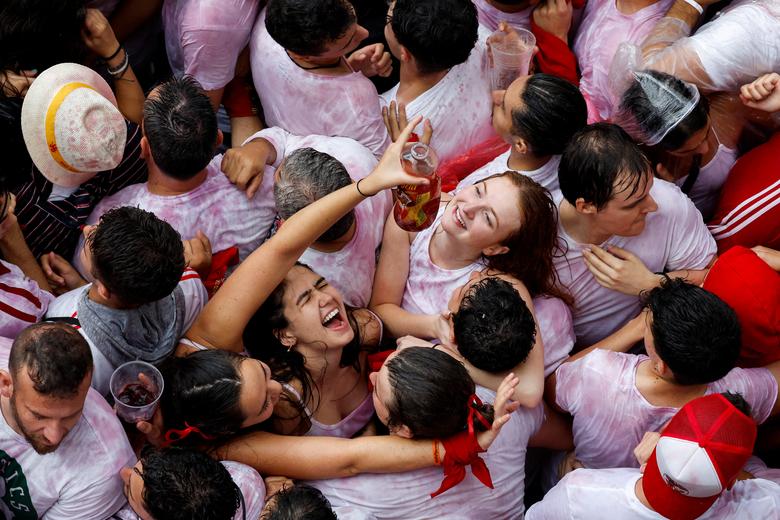 Hình ảnh Tây Ban Nha mở lễ hội đua với bò tót đầu tiên sau 3 năm - Ảnh 11.