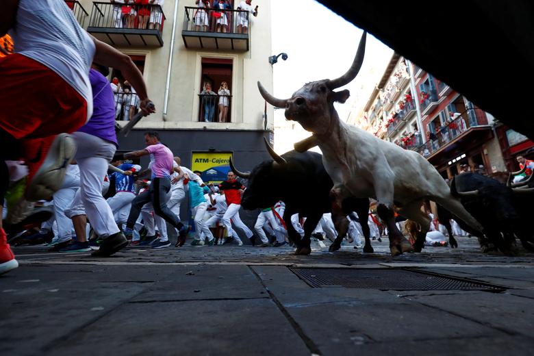 Hình ảnh Tây Ban Nha mở lễ hội đua với bò tót đầu tiên sau 3 năm - Ảnh 3.