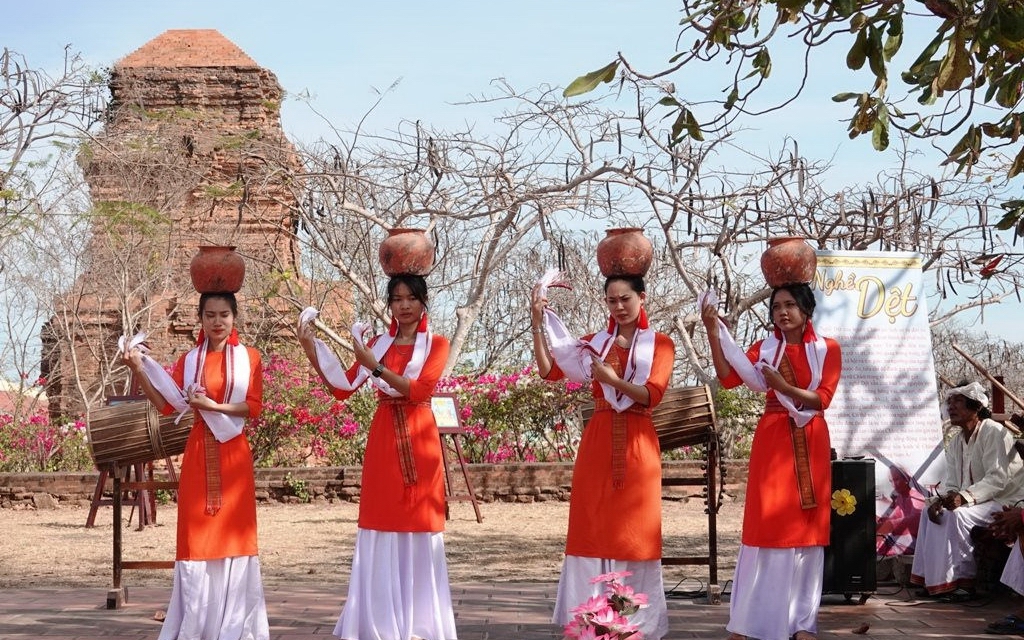 Nghi thức đặc biệt thiêng liêng diễn ra tại tháp Pô Sah Inư mà không người Chăm nào ở Bình Thuận muốn bỏ lỡ