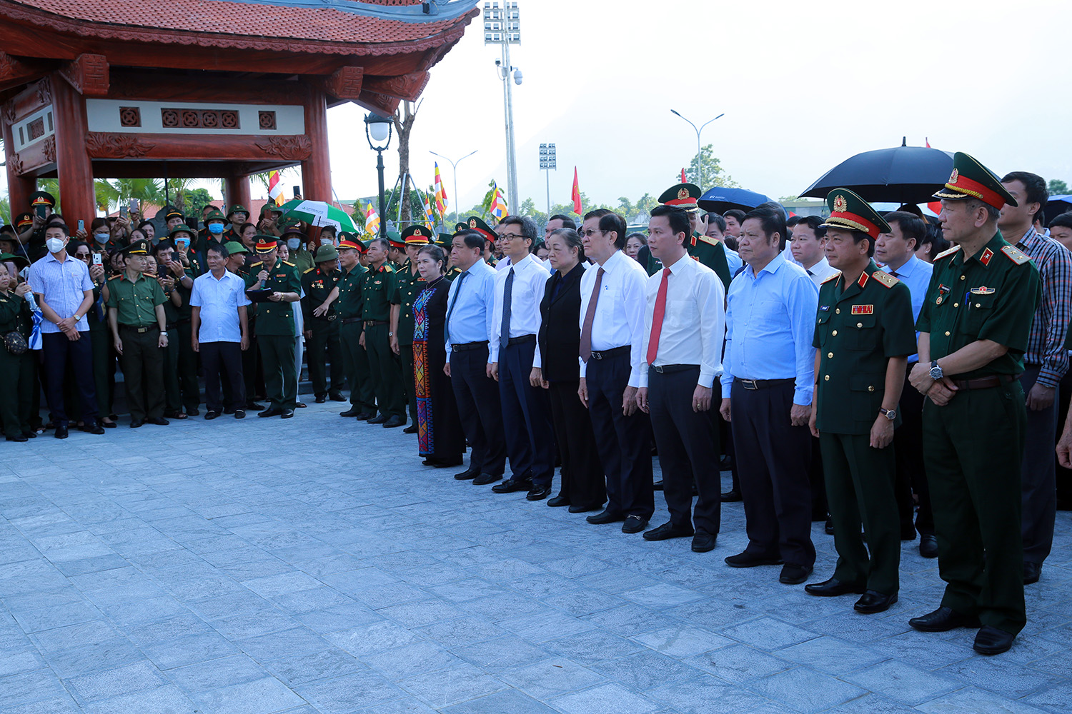 Nguyên Chủ tịch nước Trương Tấn Sang dự lễ truy điệu, an táng liệt sĩ tại nghĩa trang Vị Xuyên - Ảnh 1.