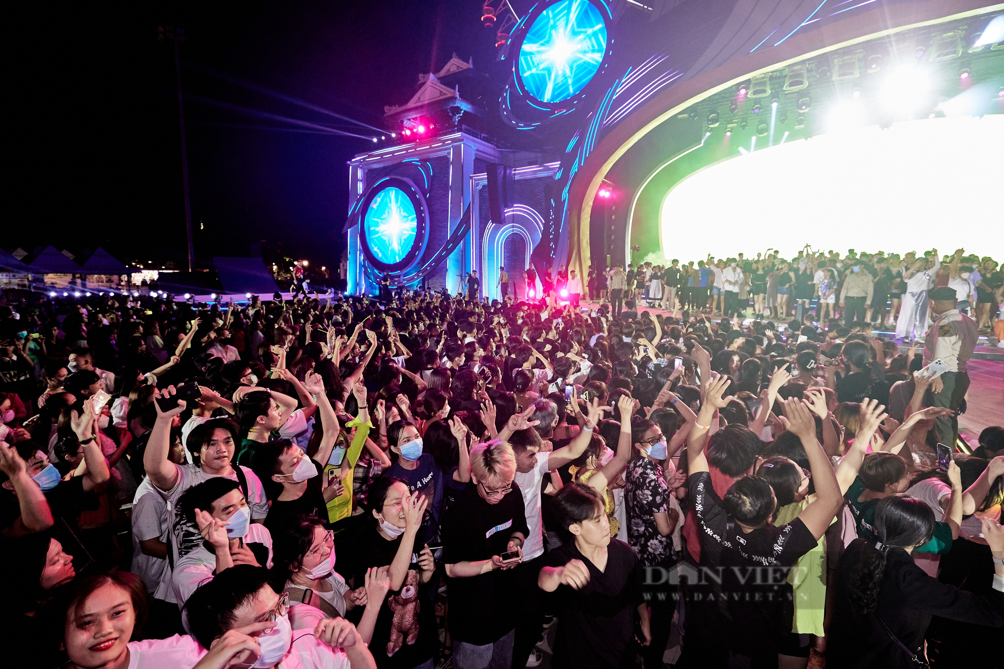20 ngàn khán giả bùng nổ với đại nhạc hội quy mô lớn tại Đà Nẵng - Ảnh 4.