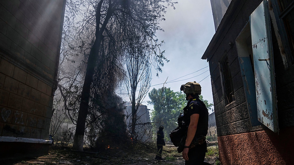 Quan chức Ukraine cảnh báo về 'thảm họa' ở thành phố Severodonetsk bị Nga kiểm soát - Ảnh 1.