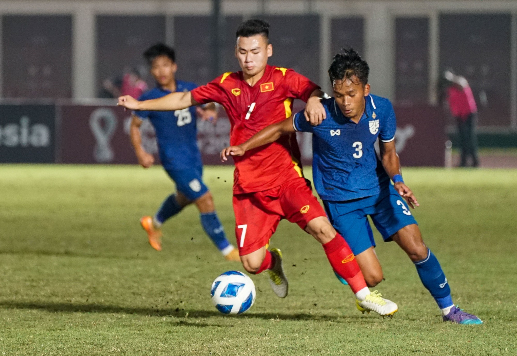 U19 Việt Nam suýt thua U19 Thái Lan, HLV Đinh Thế Nam nói gì? - Ảnh 3.