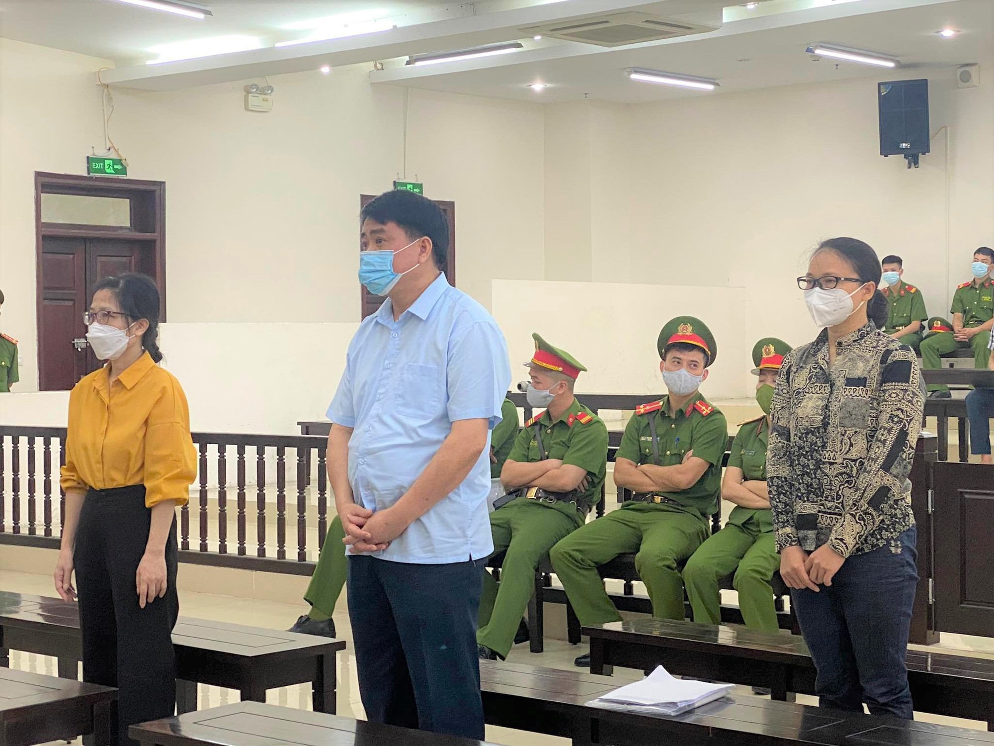 Tòa án đã nhận giấy khen của cựu Chủ tịch Hà Nội Nguyễn Đức Chung - Ảnh 1.