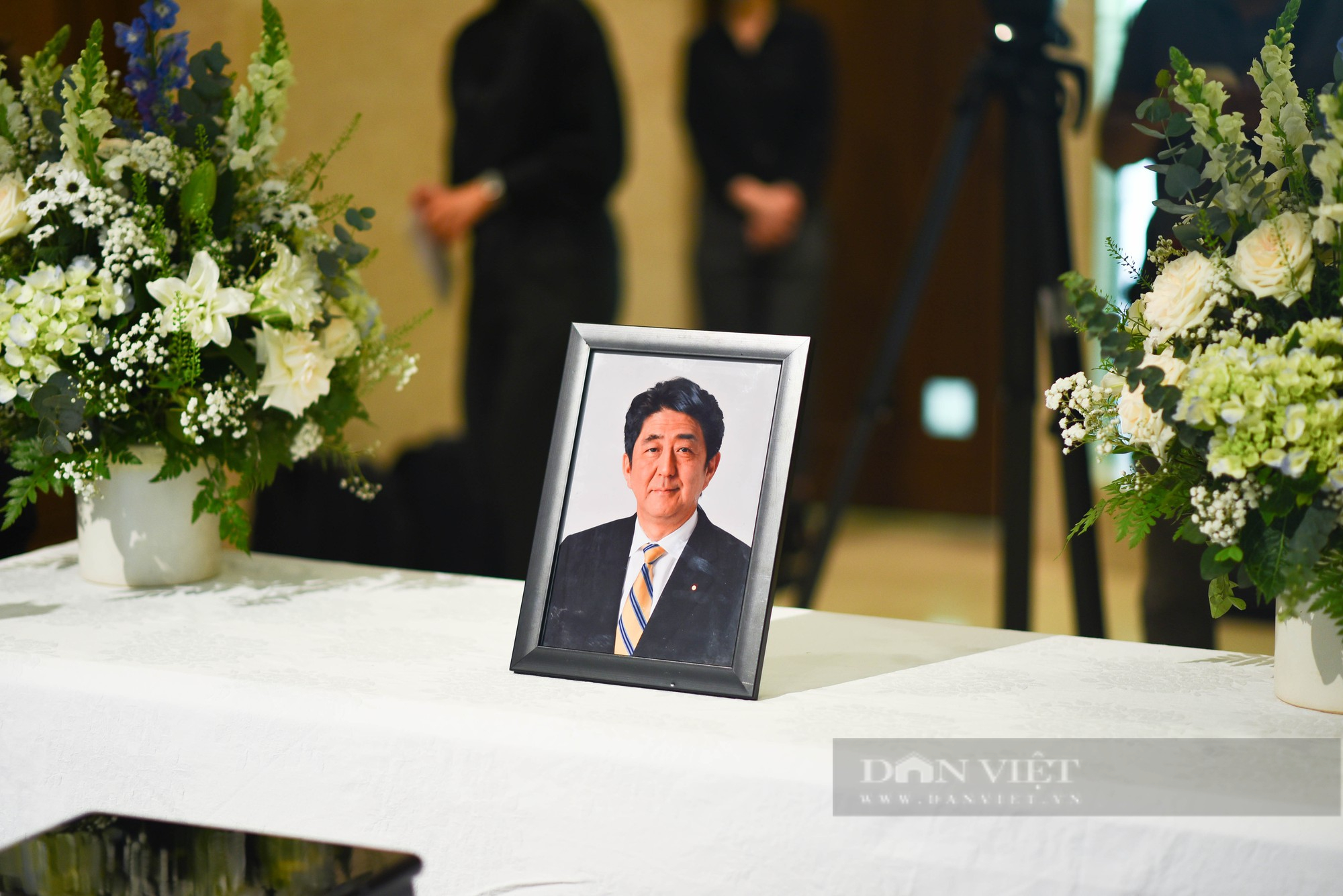Ảnh: Chủ tịch nước, Thủ tướng ghi sổ tưởng niệm cố Thủ tướng Nhật Bản Abe Shinzo  - Ảnh 10.