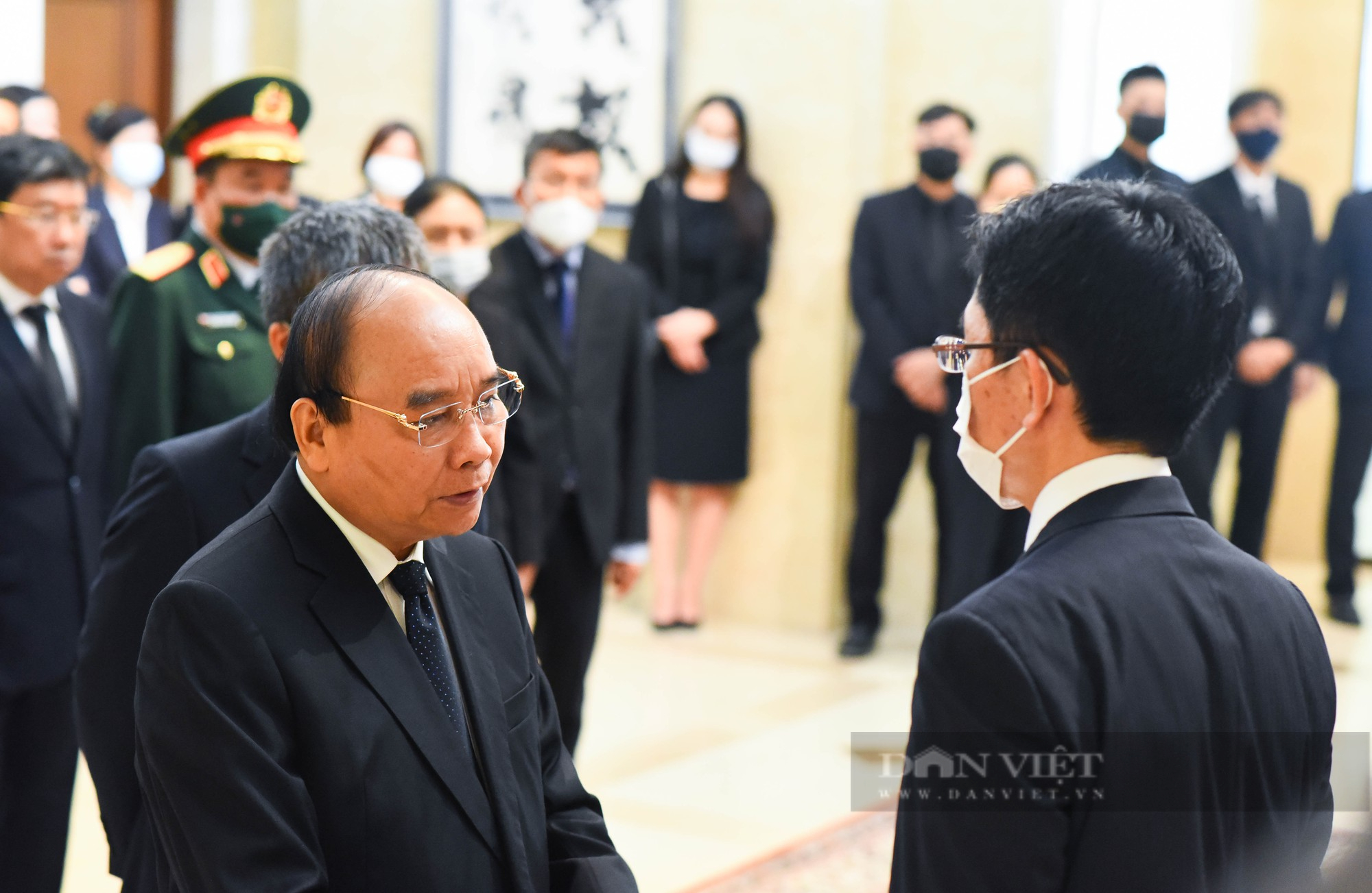 Ảnh: Chủ tịch nước, Thủ tướng ghi sổ tưởng niệm cố Thủ tướng Nhật Bản Abe Shinzo  - Ảnh 4.