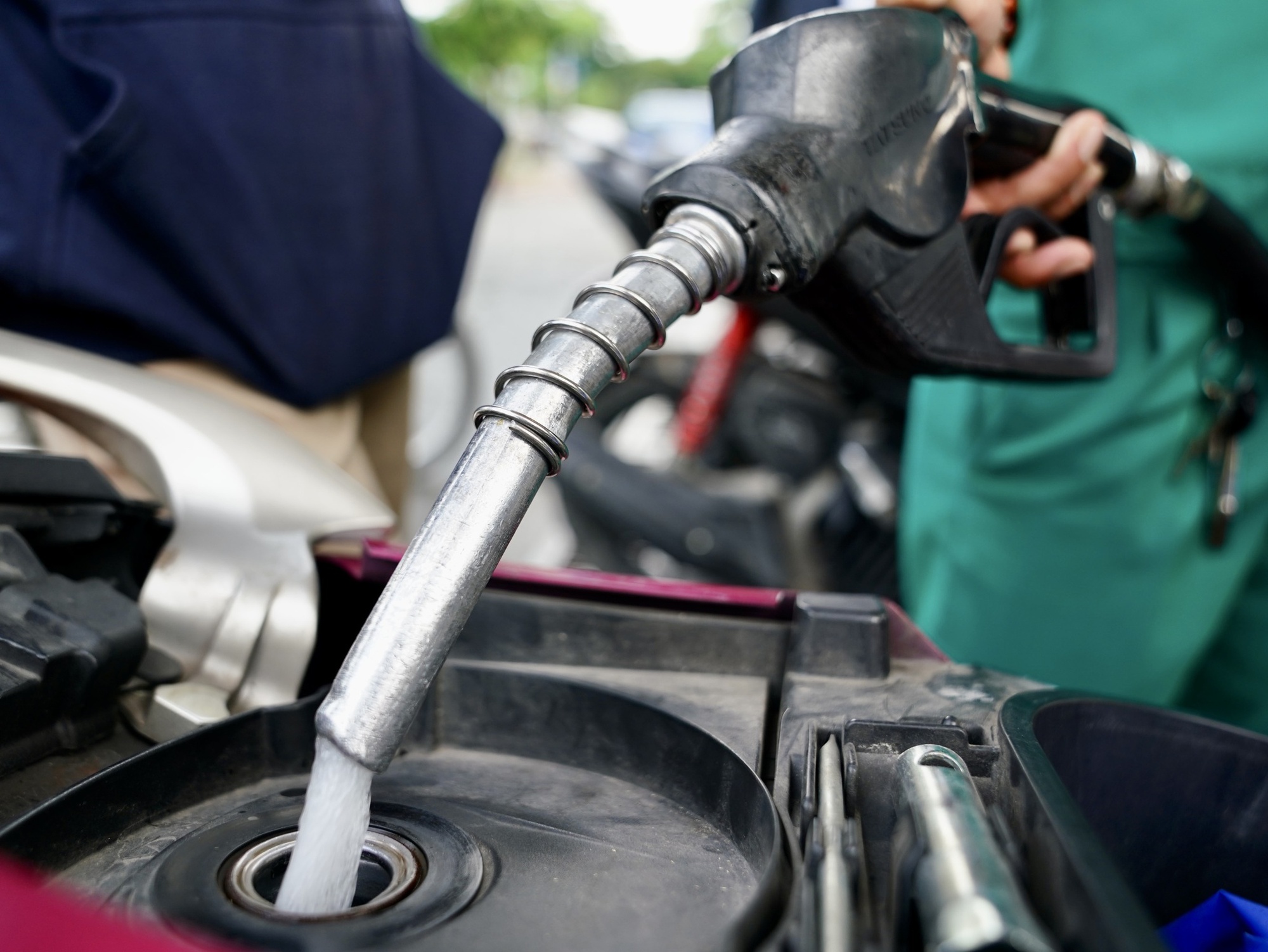 Giá xăng dầu hôm nay 11/7: Giá dầu lại giằng co, xăng trong nước giảm mạnh - Ảnh 4.