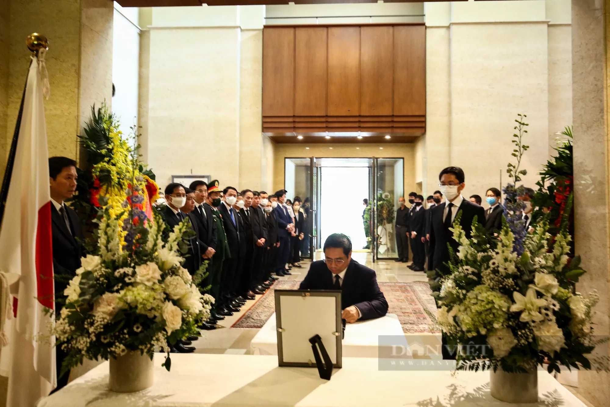 Hình ảnh Lãnh đạo Đảng, Nhà nước ghi sổ tang tưởng niệm ông Shinzo Abe - Ảnh 9.