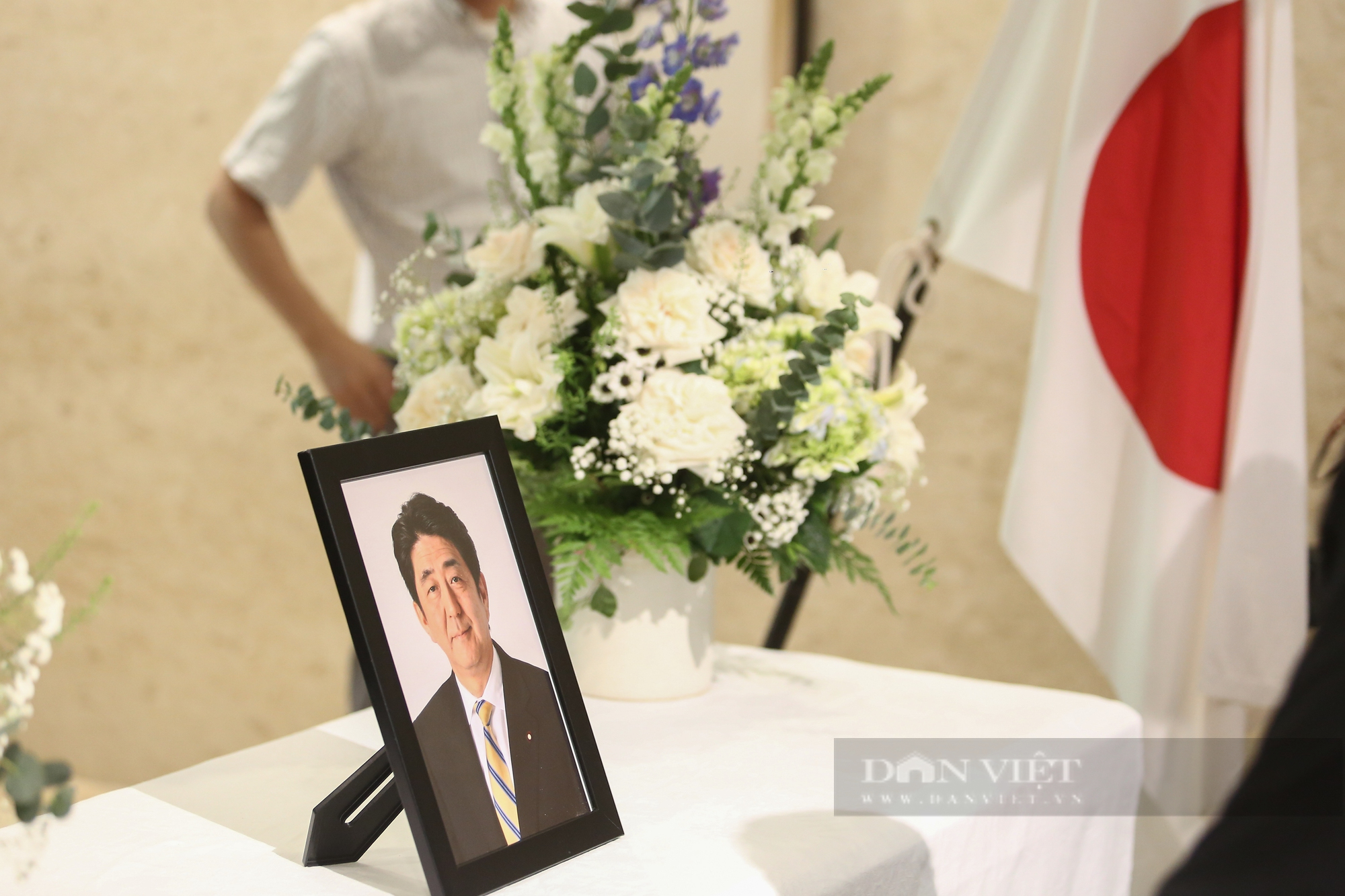 Toàn văn lời lãnh đạo Việt Nam ghi sổ tang, tưởng niệm cố Thủ tướng Abe Shinzo - Ảnh 1.