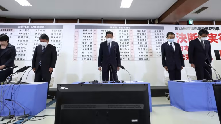 Đảng cầm quyền thắng lớn trong cuộc bầu cử sau khi ông Abe bị ám sát - Ảnh 2.