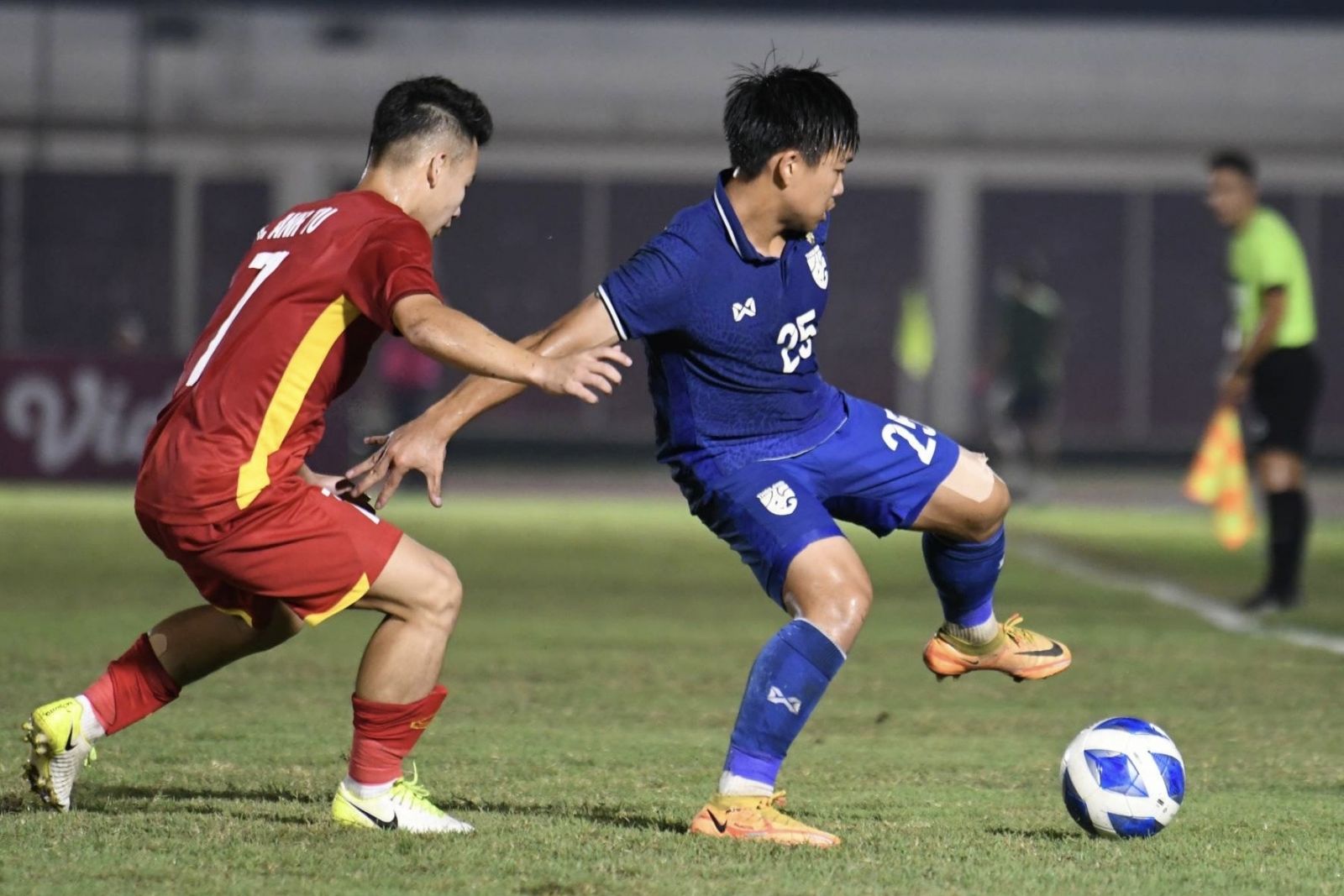 CĐV Indonesia bức xúc khi U19 Việt Nam hòa U19 Thái Lan 1-1 - Ảnh 1.