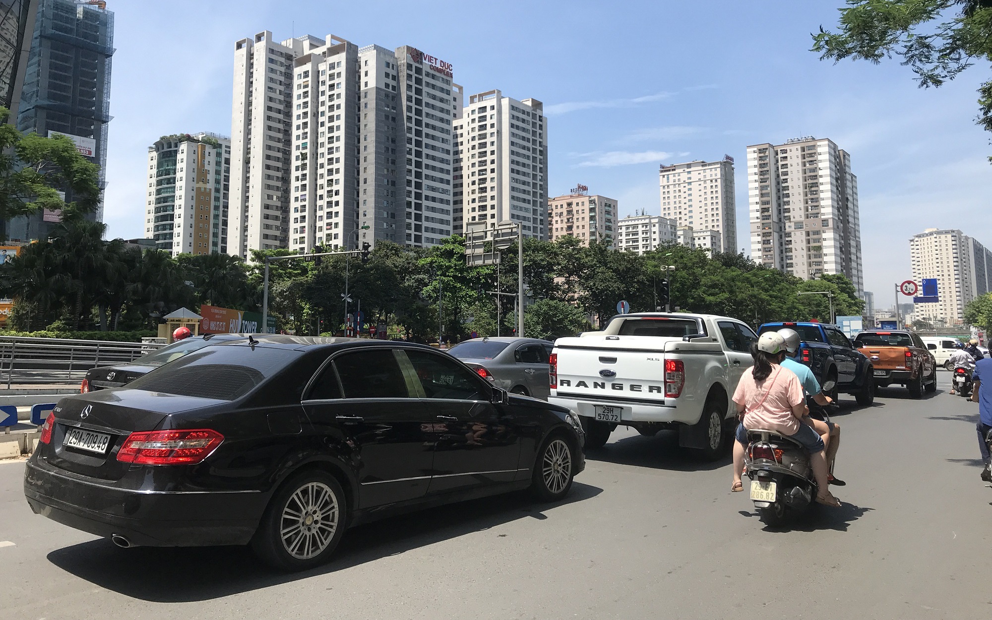 Sai phạm tuyến đường Lê Văn Lương: Hà Nội "phản pháo", Thanh tra Bộ Xây dựng im lặng?