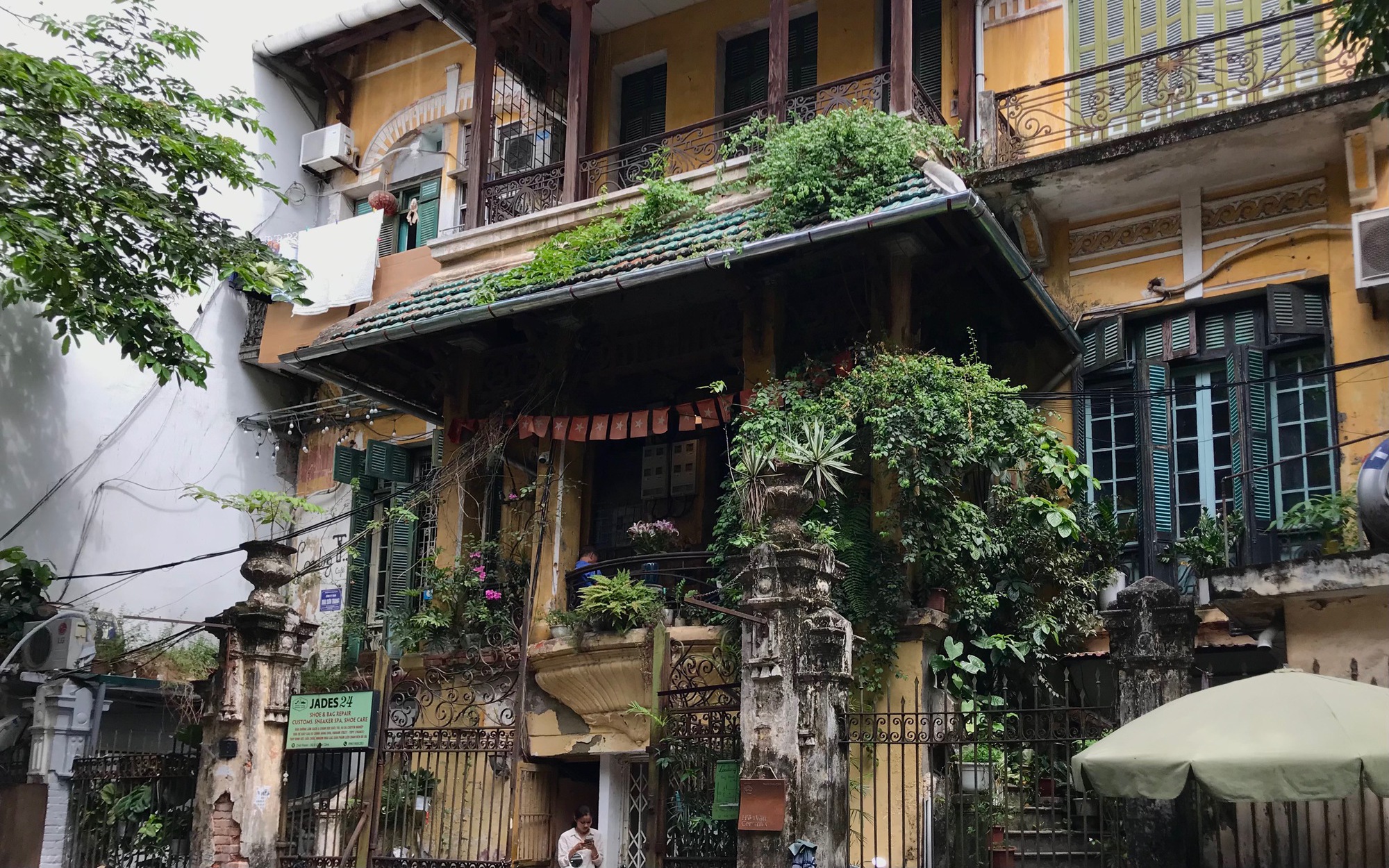 Điều ít biết bên trong căn biệt thự cổ trăm tuổi giữa “phố Tây” ở Hà Nội