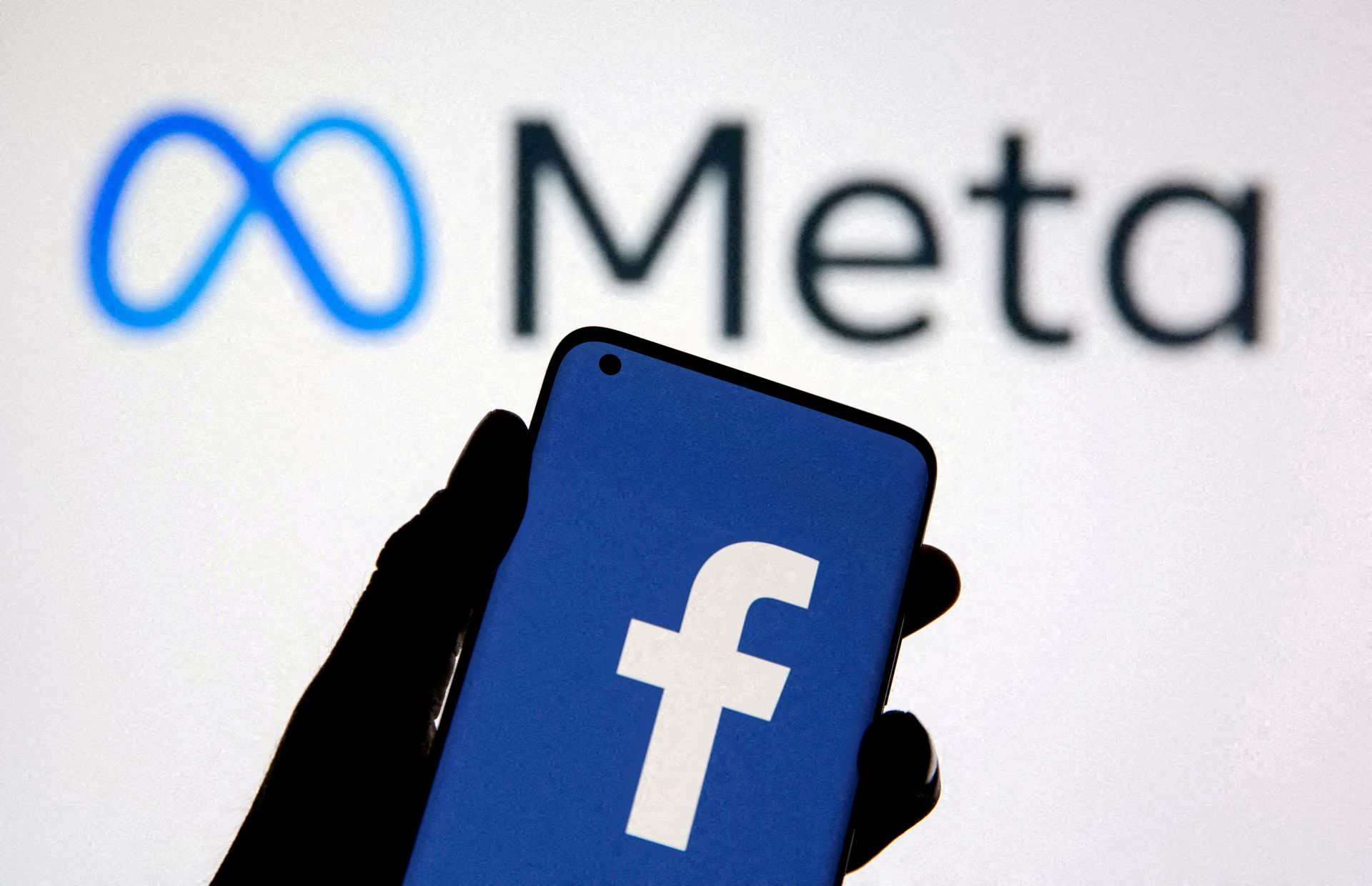 Khả năng chia sẻ dữ liệu giữa các máy chủ châu Âu và Mỹ của Meta đã bị nghi ngờ sau phán quyết của cơ quan quản lý bảo vệ dữ liệu của Ireland có thể buộc Facebook và Instagram phải ngoại tuyến ở châu Âu vào mùa hè này. Ảnh: @AFP.