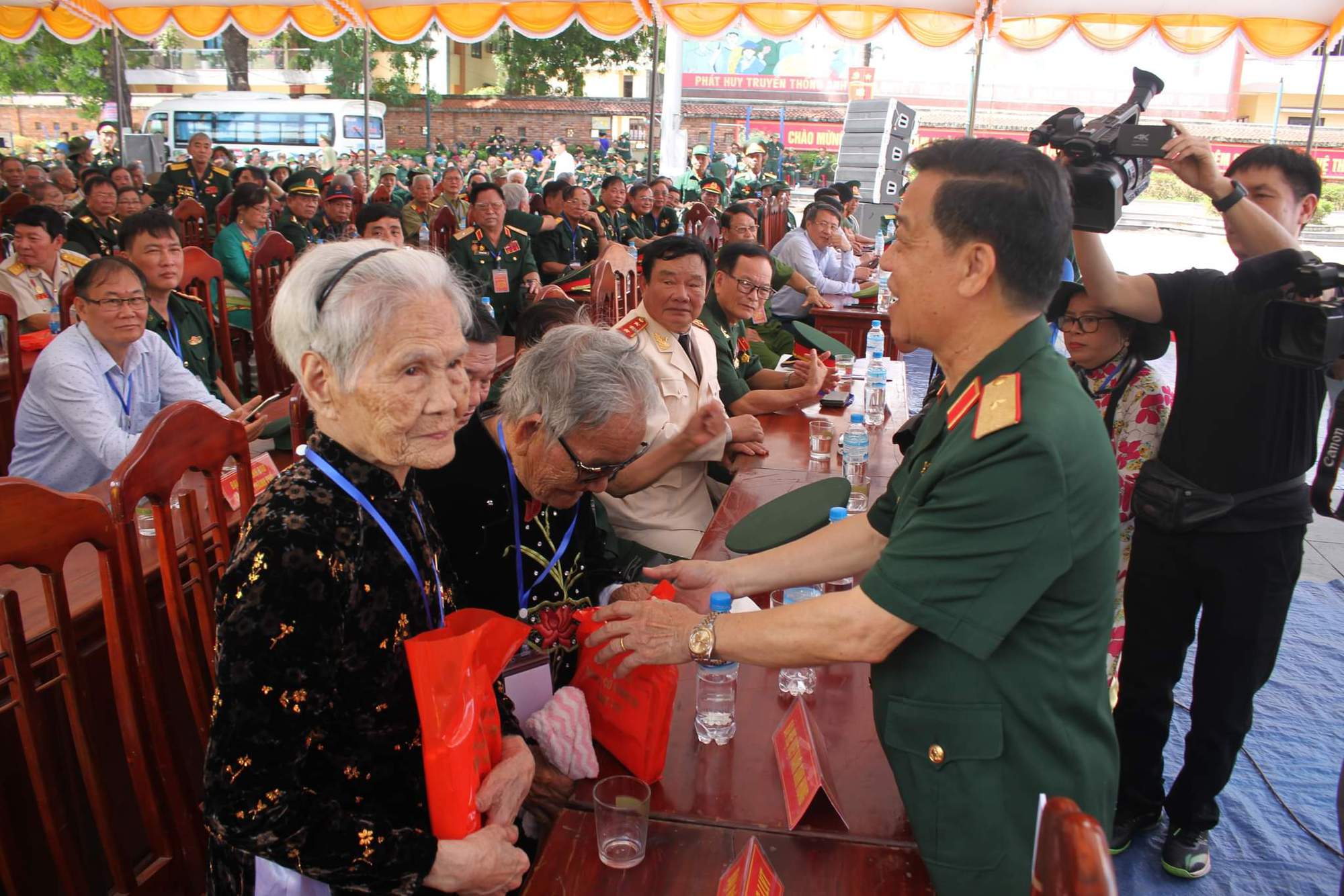 Hơn 2.300 cựu chiến binh cả nước về Thành cổ Quảng Trị dâng hương cho đồng đội - Ảnh 3.