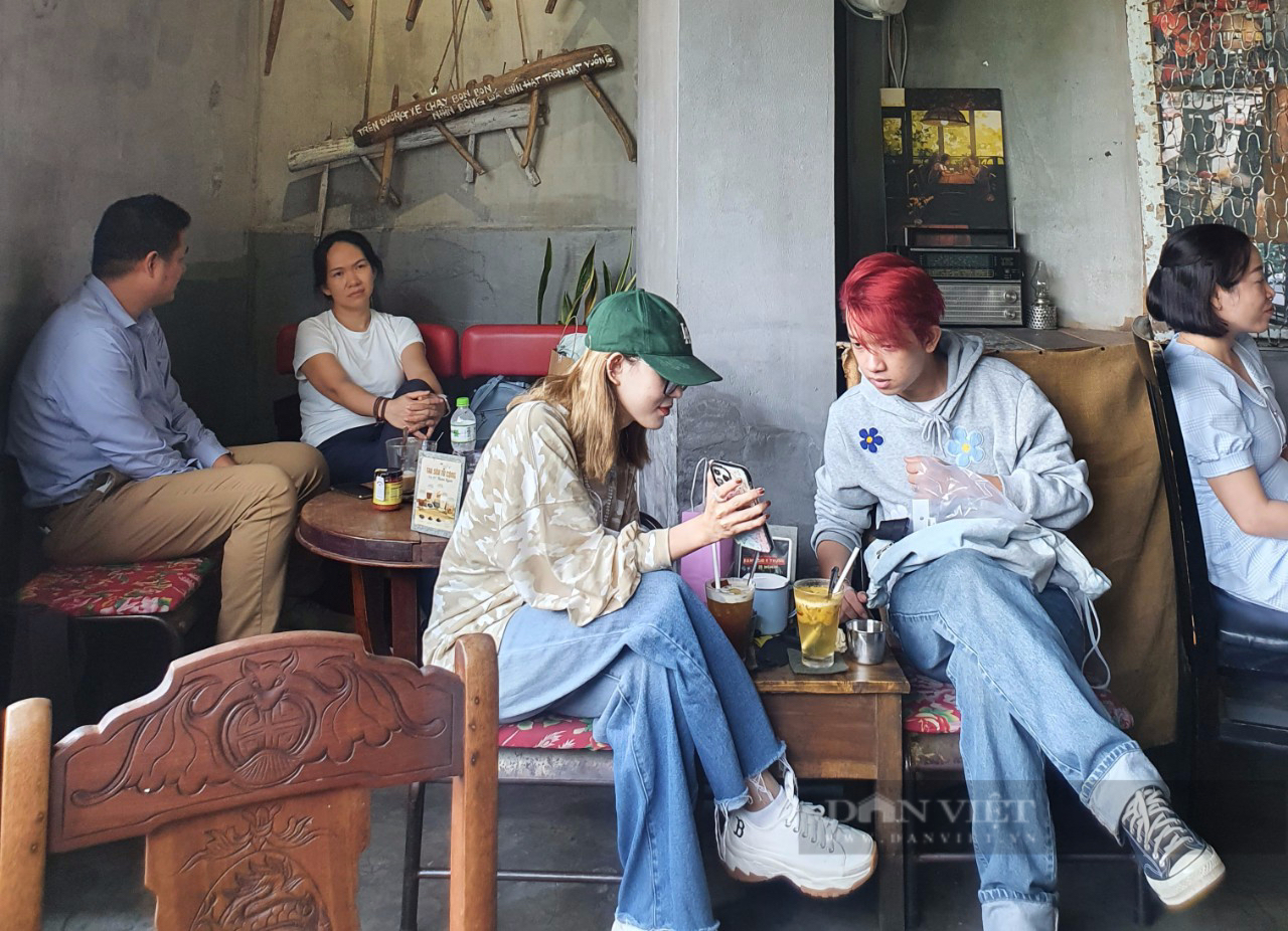 Cuộc chiến tìm quán cà phê để nghỉ trưa của dân công sở ở trung tâm Sài Gòn - Ảnh 4.