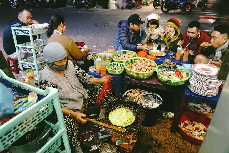 Món ăn đường phố Việt Nam được báo chí Mỹ khen gợi và quảng bá - Ảnh 1.