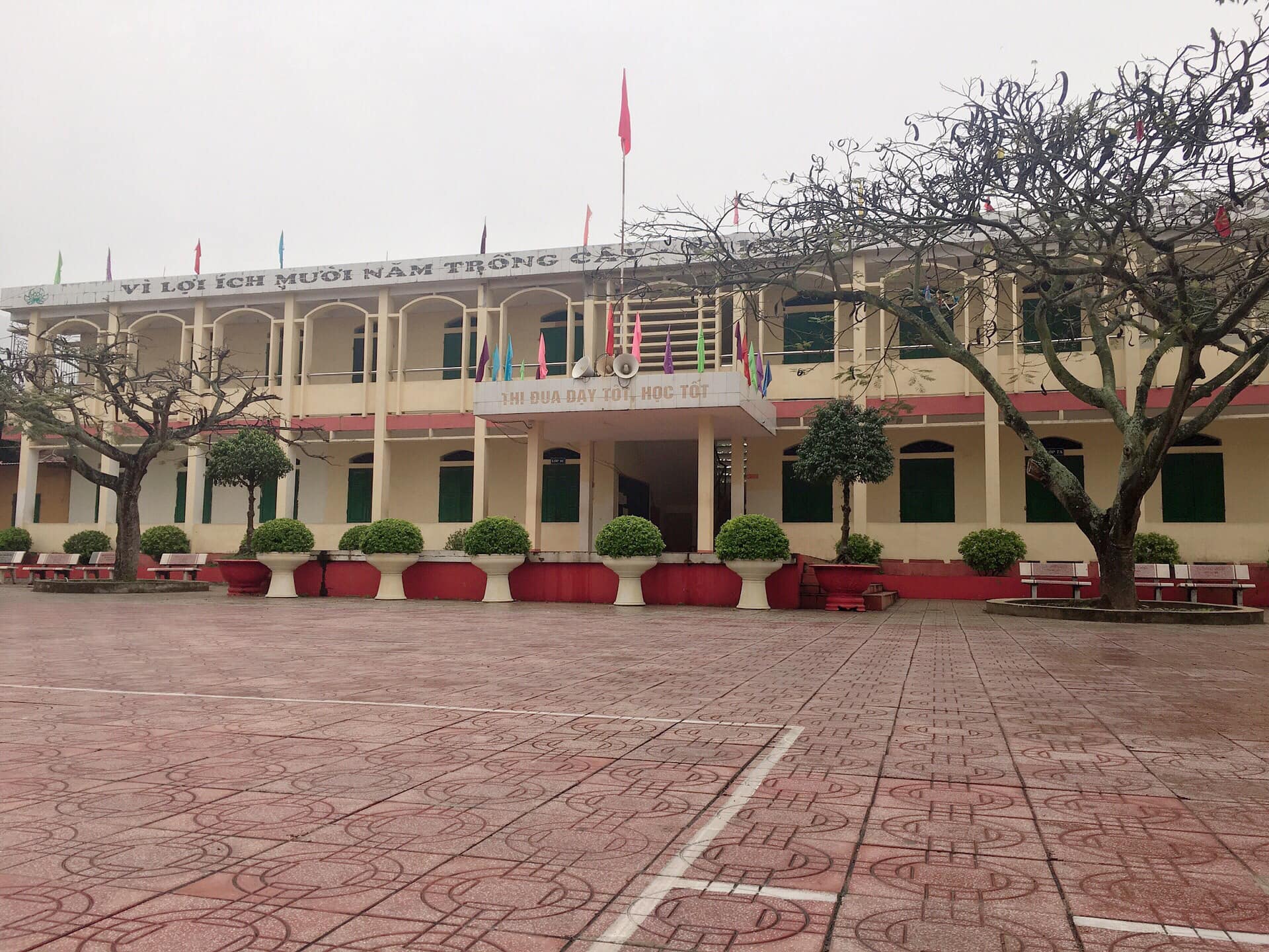 Tạm giữ thầy giáo ở Chí Linh bị tố sàm sỡ nữ sinh lớp 9 - Ảnh 1.