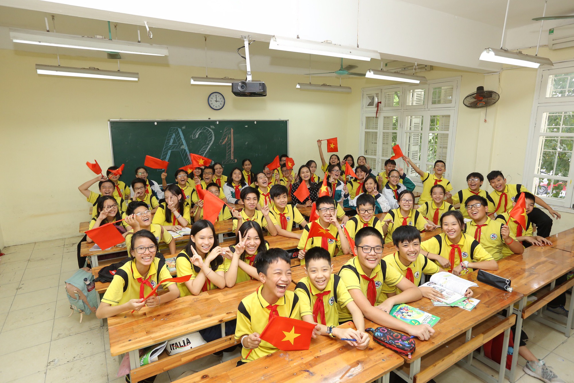 Lớp học &quot;khủng&quot; với 12 học sinh trúng nhiều nguyện vọng nhất thi vào 10 Hà Nội, tiết lộ từ cô giáo - Ảnh 3.