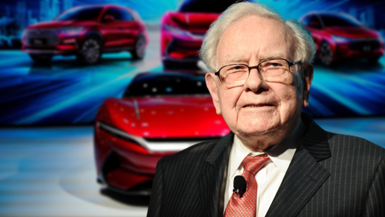 BYD do Warren Buffett hậu thuẫn vượt Tesla về doanh số bán xe điện toàn cầu một thập kỷ sau khi Elon Musk mỉa mai. Ảnh: @AFP.