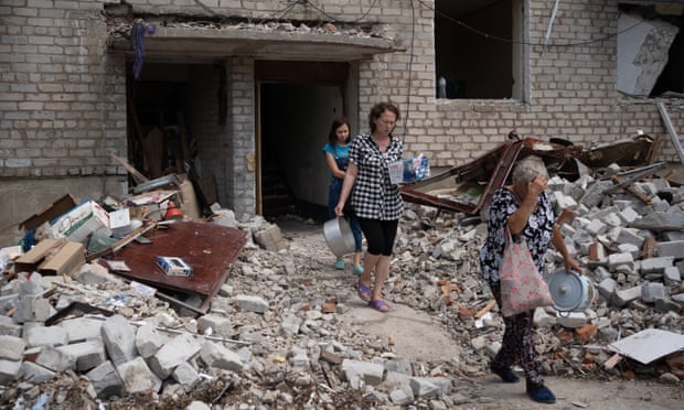 Thị trấn miền Đông Ukraine quay cuồng sau cuộc tấn công dữ dội của Nga - Ảnh 2.