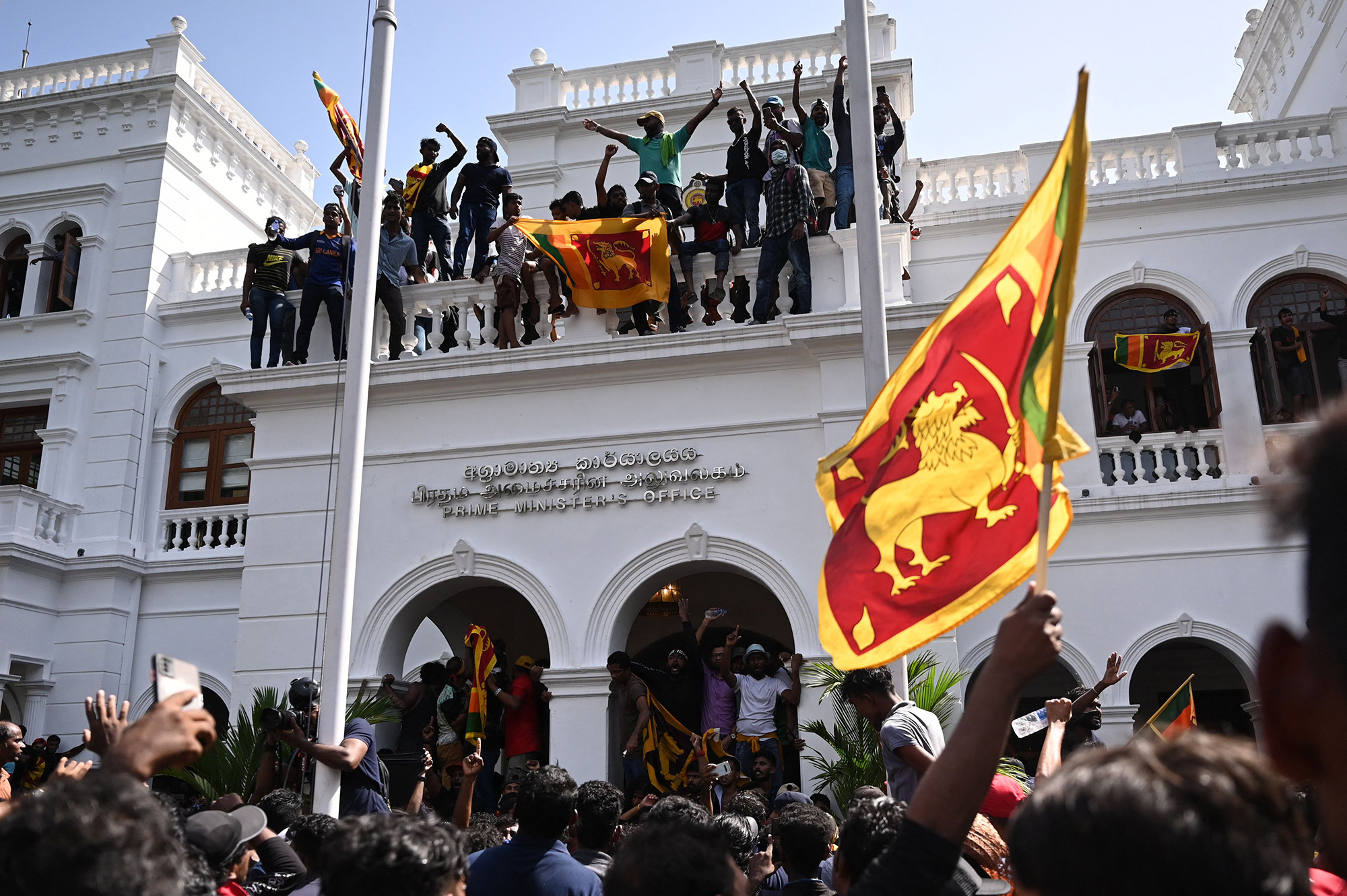 Sri Lanka chìm sâu trong khủng hoảng, tương lai nào cho đất nước? - Ảnh 2.