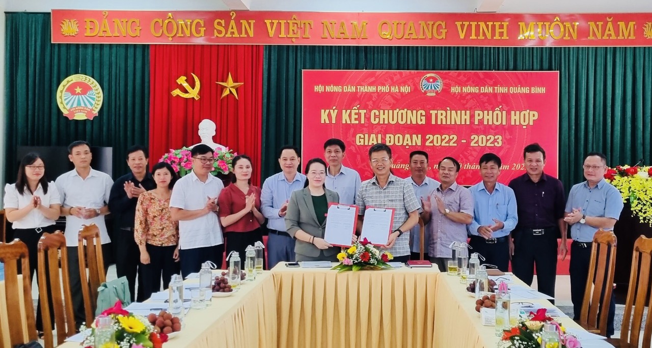 Hội Nông dân TP Hà Nội ký kết chương trình phối hợp với Hội Nông dân tỉnh Quảng Bình, Quảng Trị, Hà Tĩnh - Ảnh 1.