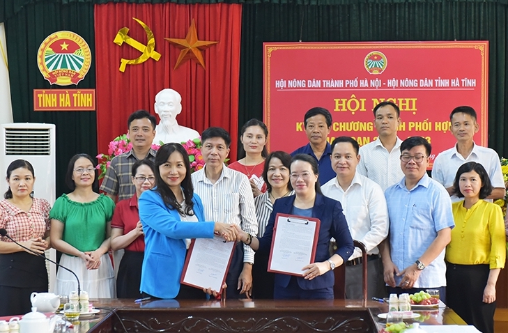 Hội Nông dân TP Hà Nội ký kết chương trình phối hợp với Hội Nông dân tỉnh Quảng Bình, Quảng Trị, Hà Tĩnh - Ảnh 3.
