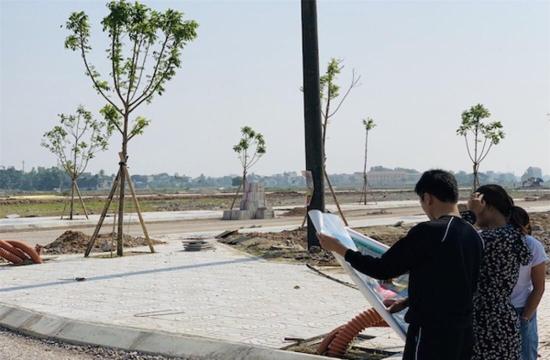 Hết thời sốt đất, môi giới bất động sản khốn khổ vì khách 'ăn vạ' - Ảnh 1.