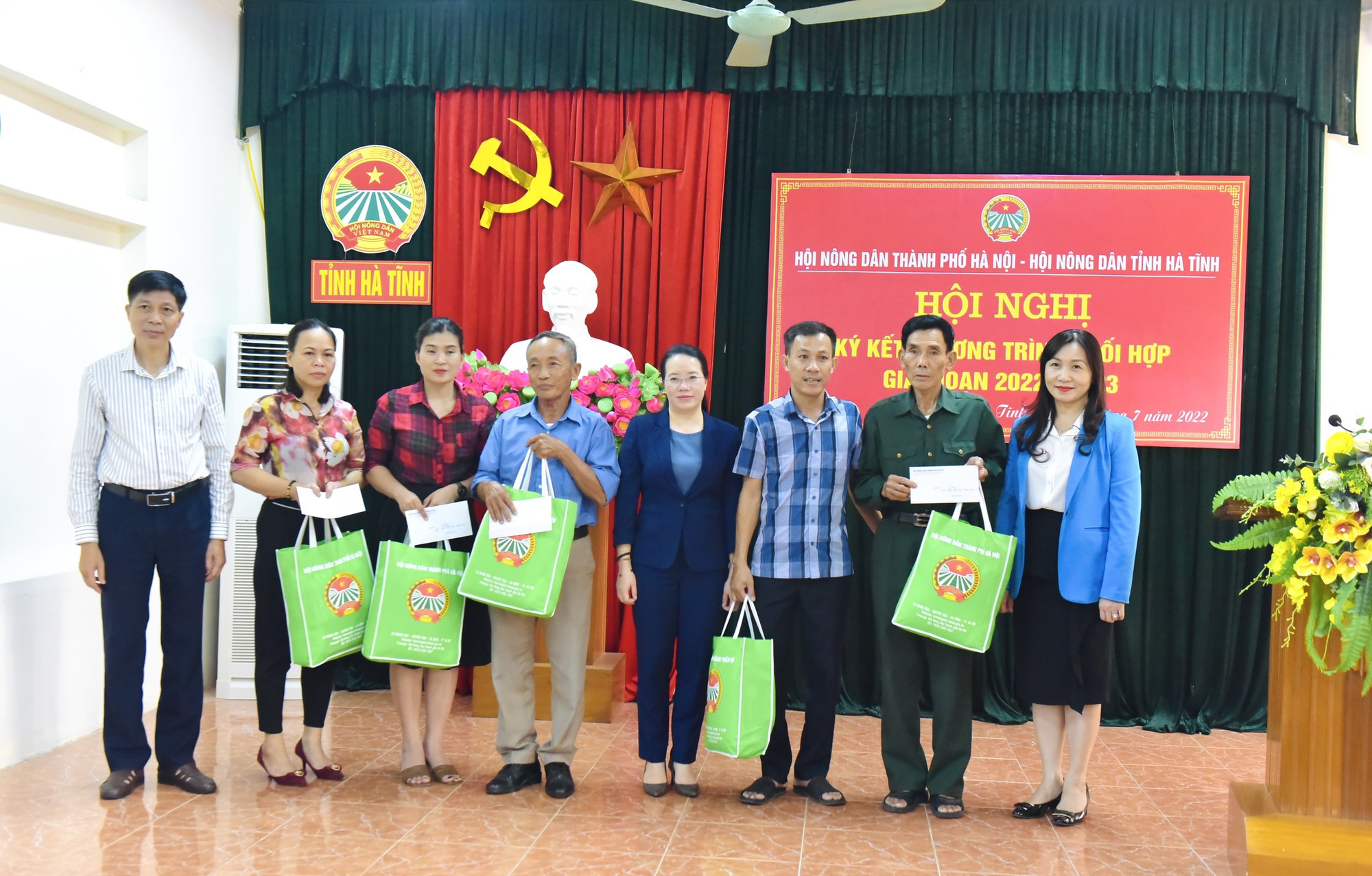 Hội Nông dân TP Hà Nội ký kết chương trình phối hợp với Hội Nông dân tỉnh Quảng Bình, Quảng Trị, Hà Tĩnh - Ảnh 5.